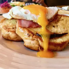 Gdzie zjeść w Koszycach? Od halušek po street food pełny przewodnik