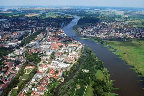 Jaka rzeka płynie przez Szczecin? Odra i jej wodny labirynt
