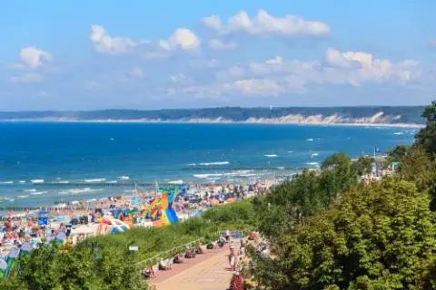 Ile kosztuje nocleg nad morzem? Ceny, porady, jak zaoszczędzić!