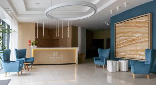 Lobby hotelowe: Serce hotelu? Odkryj jego kluczowe funkcje!