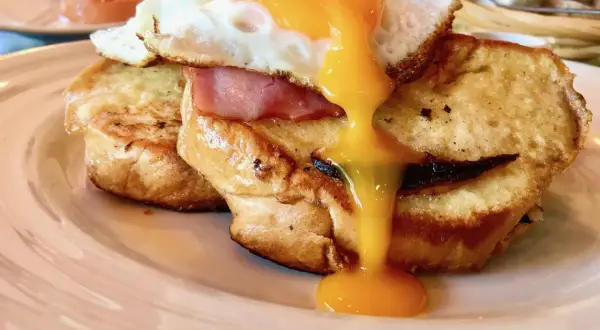 Gdzie zjeść w Koszycach? Od halušek po street food pełny przewodnik