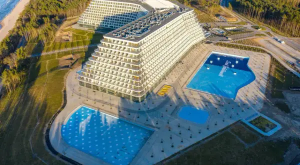 Hotel Gołębiewski Pobierowo: Otwarcie 2026? Co blokuje giganta?