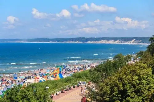 Ile kosztuje nocleg nad morzem? Ceny, porady, jak zaoszczędzić!