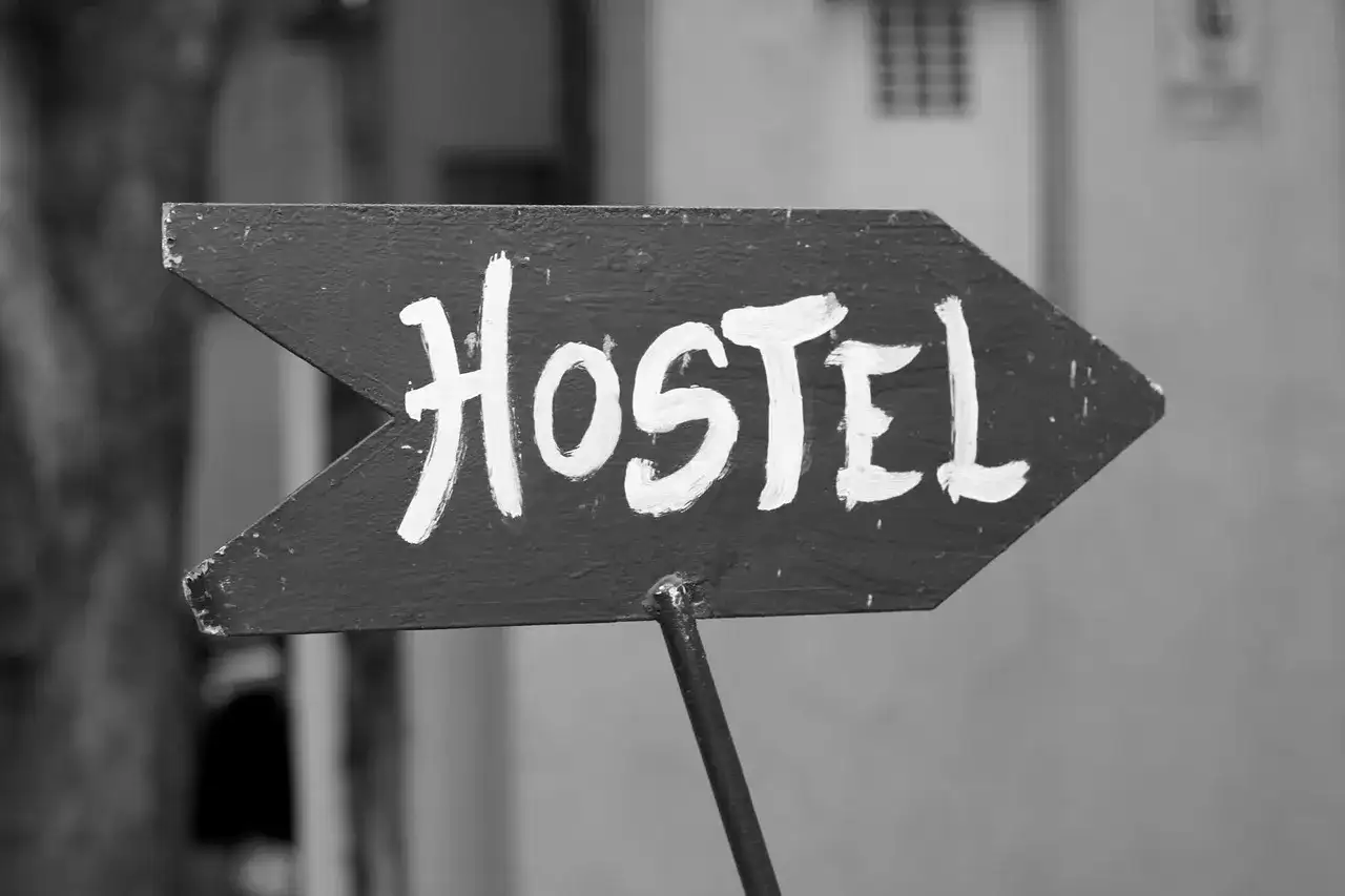 Hostel czy hotel? Sprawdź, co bardziej opłaca się na wyjazd