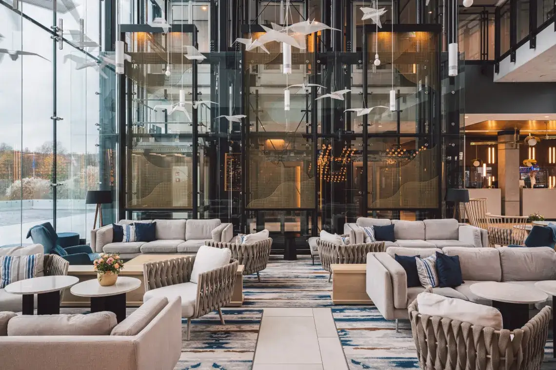 Nowoczesne wielofunkcyjne lobby hotelowe