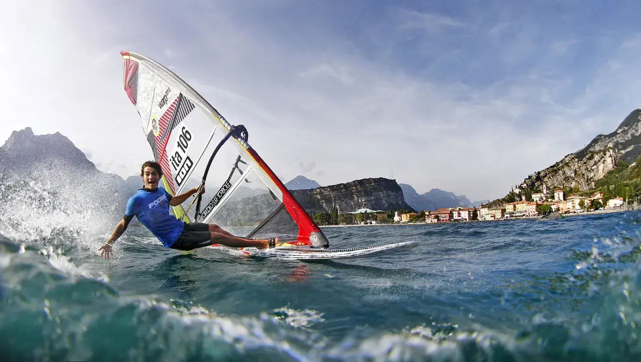 windsurfing na Jeziorze Garda Torbole