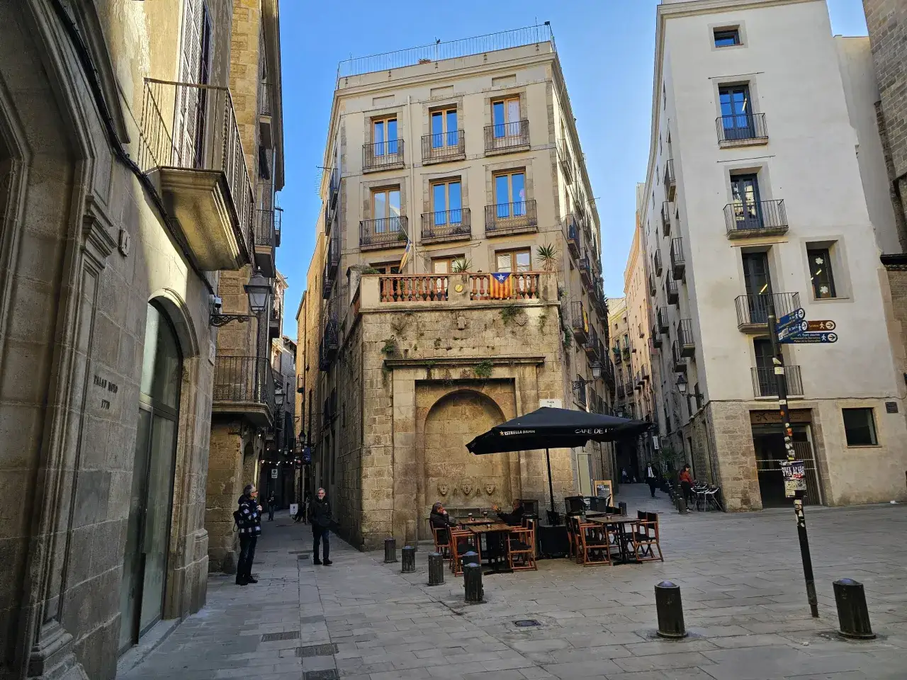 Barri G&ograve;tic Barcelona wąskie uliczki