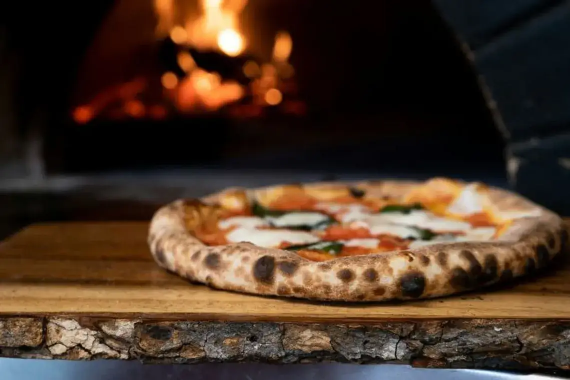 pizza z pieca opalanego drewnem Racibórz