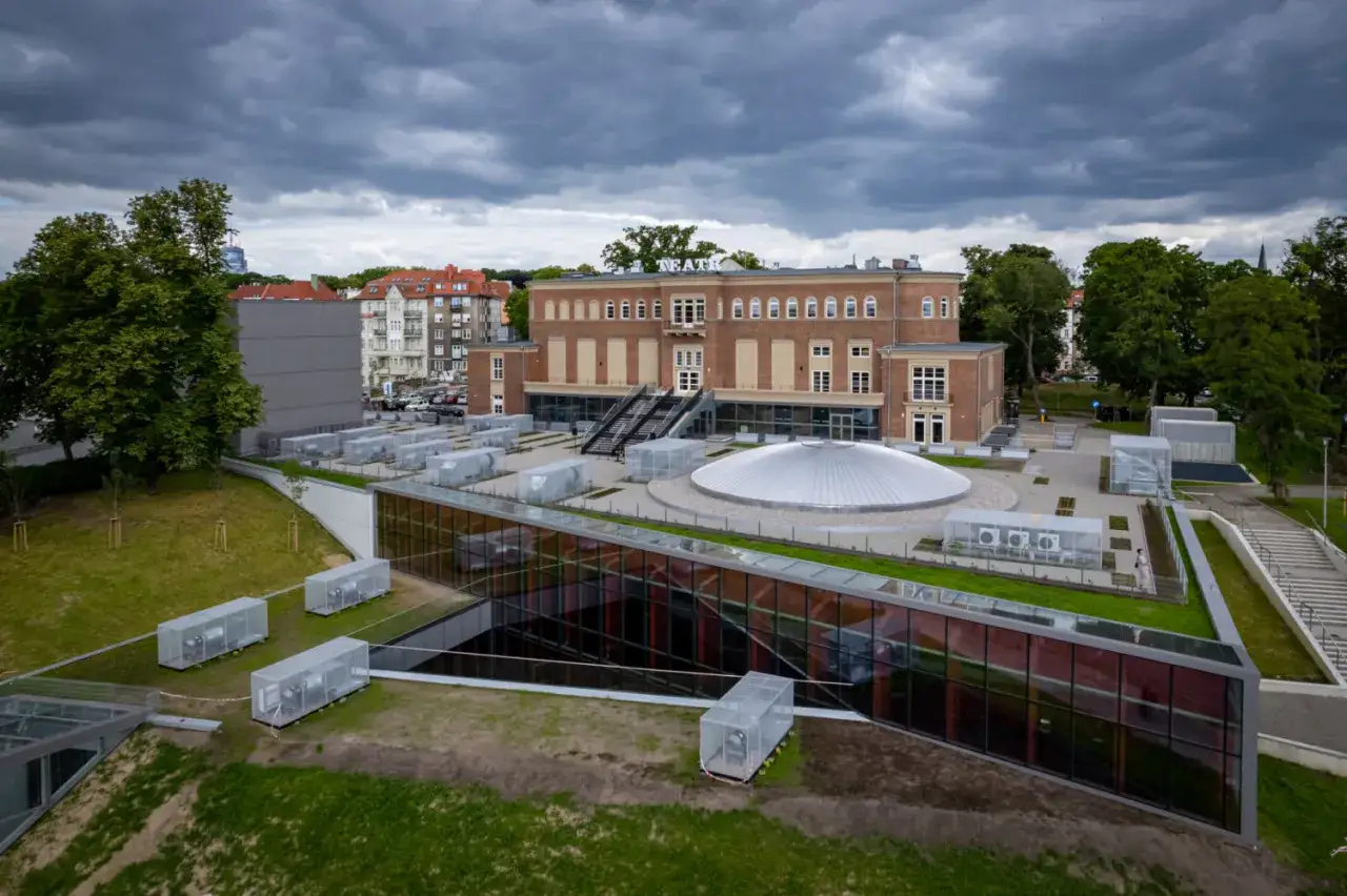 Teatr Polski Szczecin kawiarnia widok na Odrę