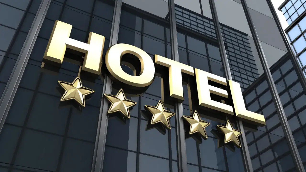 Różne standardy hoteli w Polsce (1-5 gwiazdek)