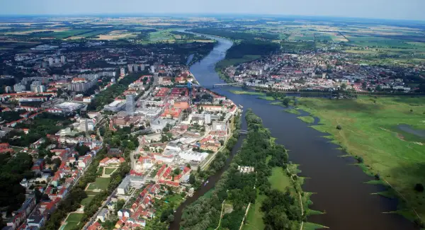 Jaka rzeka płynie przez Szczecin? Odra i jej wodny labirynt