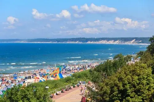 Ile kosztuje nocleg nad morzem? Ceny, porady, jak zaoszczędzić!